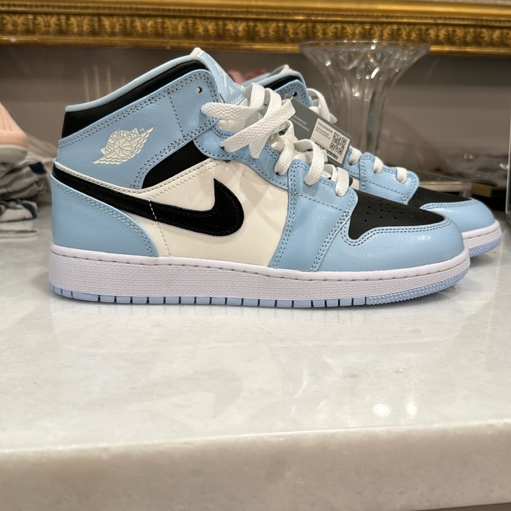 Jordan 1 mid ice blue